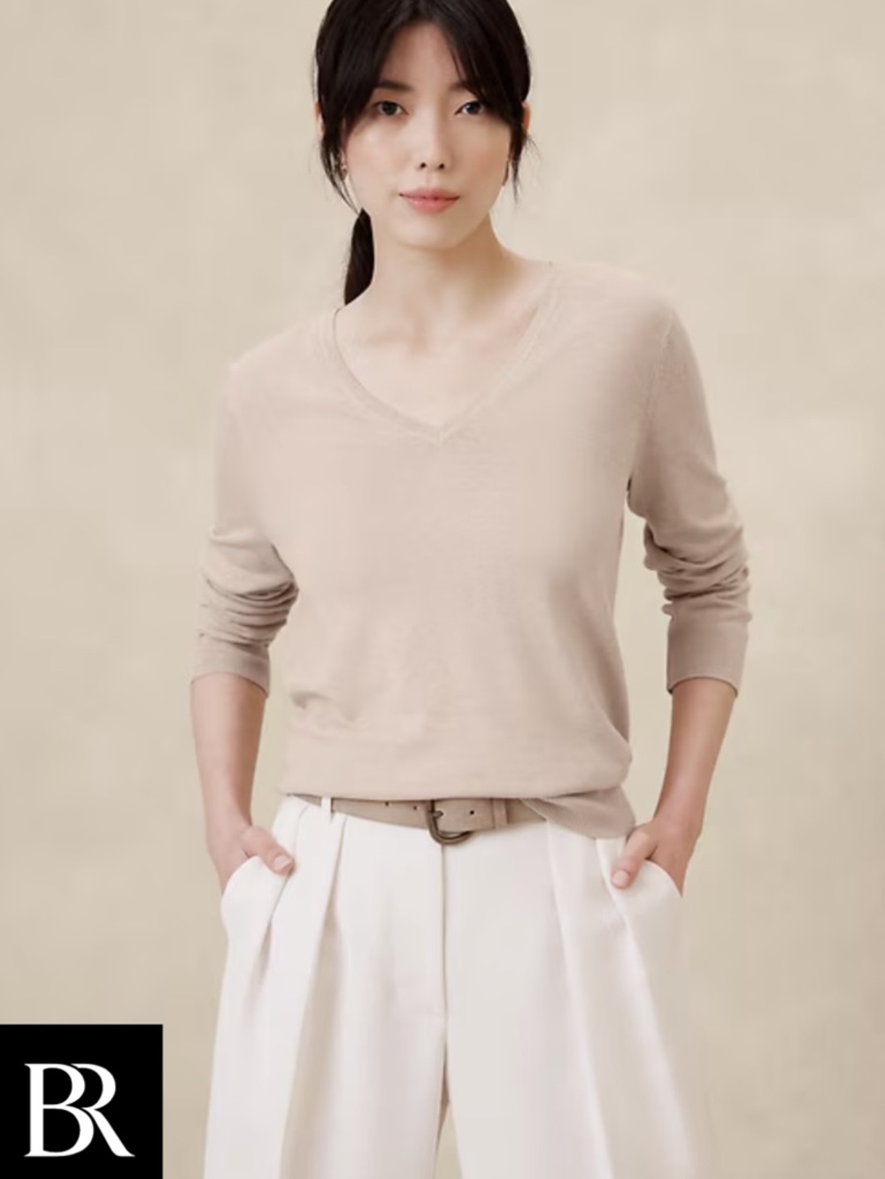 Banana Republic Lightweight V-Neck Sweater in Beige